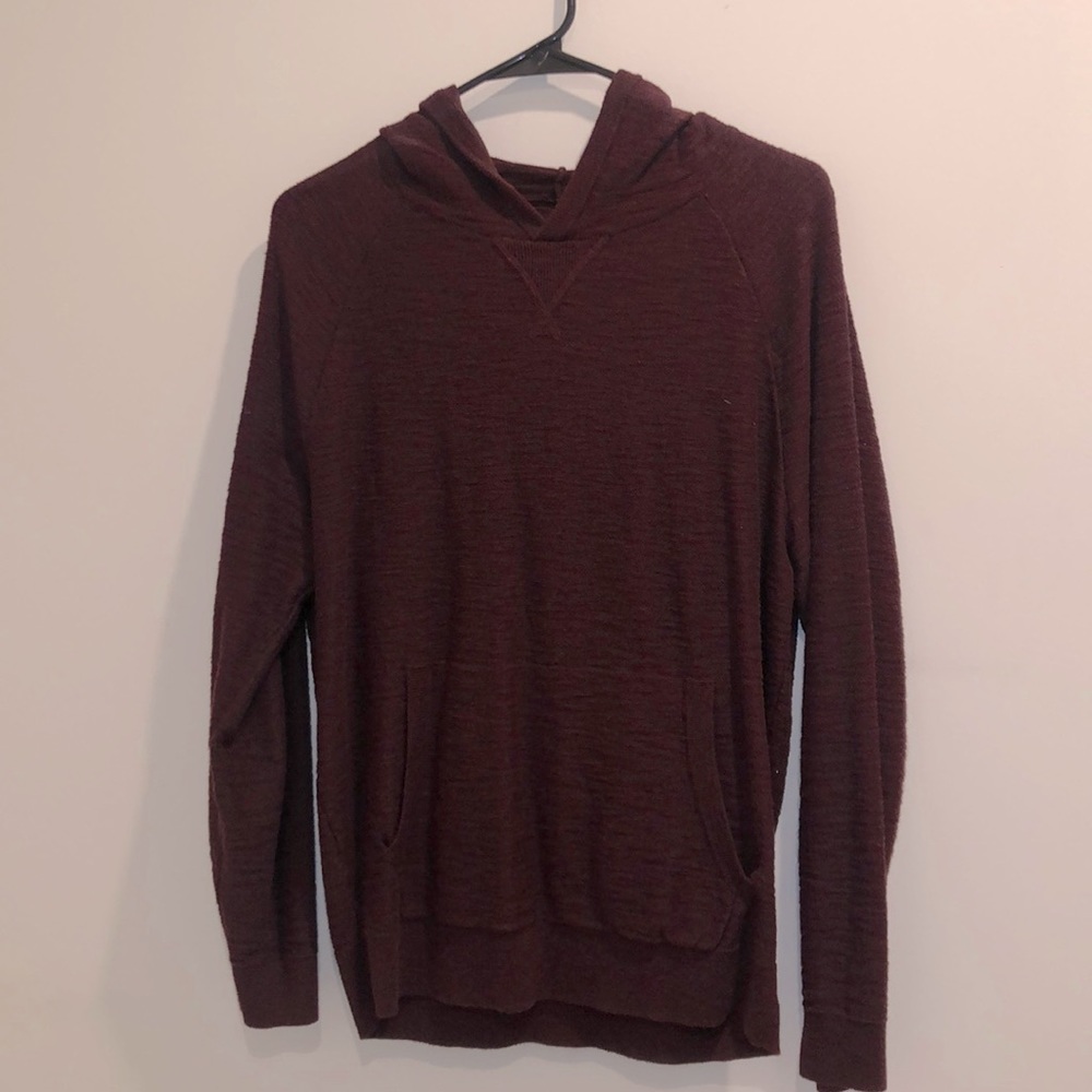 Riverside pullover hoodie. Medium. Color: burgundy